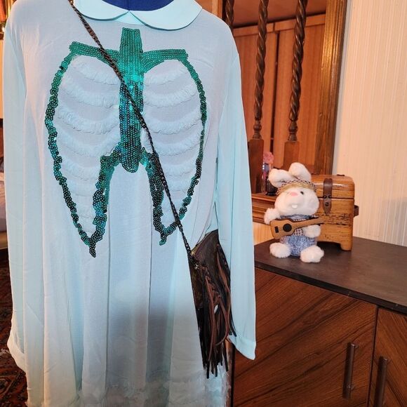 🔷️LV Vintage Boho Crossbody or Wristlet with Fringe on Chain - Picture 2 of 16